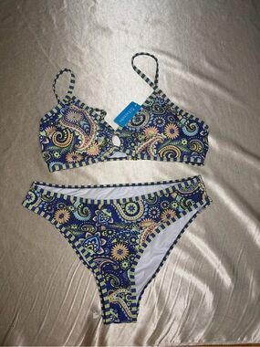 Tainehs Two Piece Bikini  O Ring Front Top Ditsy Floral size large  NWT